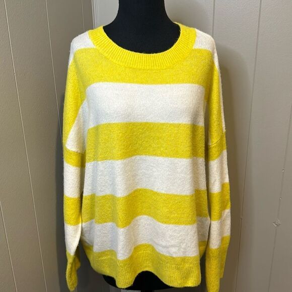Vince Camuto soft stretch lemon/white stripe crewneck sweater. Large. - Picture 1 of 3
